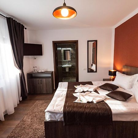 Casa Raisa Hotell Buşteni Eksteriør bilde